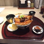 鰻 炭焼 ひつまぶし 美濃金 神田本店 - 