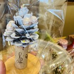 酒粕うどん たぐち - 女将さんからお知り合いが作られたコルクを再利用したクリスマスの置物を2人分下さいました・*:..｡o♬.･*’’*･.・*:.。.☆(ღ*ˇ ˇ*)｡o♡ᔆᵘᵗᵉᵏⁱ♡✨️✨️