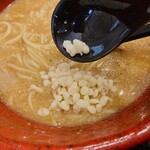 酒粕うどん たぐち - 投入完了✨️サクサク天かす＆ツルもちうどん◥█̆̈◤࿉∥の味わいが最高です！✨️✨️