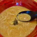 酒粕うどん たぐち - 粗めの酒粕は濃厚なお味✨️こちらではお醤油が有名な場所でも有るので、良いお醤油とお味噌が使われてるんだろうな(⋆ᴗ͈ˬᴗ͈)”✩⋆*॰¨̮⋆｡˚✨️