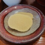 酒粕うどん たぐち - 美味しいたくわん✨️