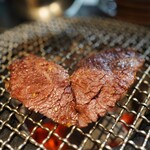 炭火焼肉ホルモンさわいし - ハートになってる笑