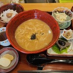 酒粕うどん たぐち - こちらが酒粕うどん◥█̆̈◤࿉∥✨立派なセットになっていて感動✨✨՞⸝⸝ᵒ̴̶̷  ᵒ̴̶̷⸝⸝՞✨✨