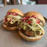 焼き豚とザクロなますのミニバインミー