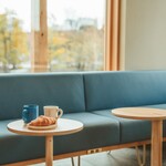 BLUE SIX COFFEE - ゆったりしたソファ席もございます