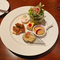 フランス家庭料理  グランダミ - 前菜はどれもハズレなし!という感じでした。個人的にはオムレツが好きでした。