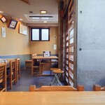 やぶ善 - 玄関周辺の席。