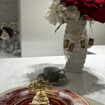 Maison DIA Mizuguchi - デザート(メレンゲの中身はイチゴとピスタチオアイス)