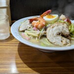 黒田屋の博多ちゃんぽん - お冷グラスと比べてね