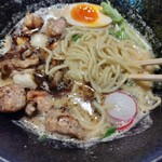 鶏そば炭や - 特製炭焼き鶏そば　麺掘り起こし