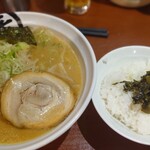 乃木坂ラーメン 東京食品 まる彦 - みさ先輩セット　味噌らーめん＋高菜ごはん