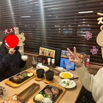 ビッグボーイ 白鳥店 - 店内リニューアルされててとても綺麗