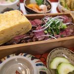 びっくはんど - 大きな玉子焼きがドカンと乗っててビックリ