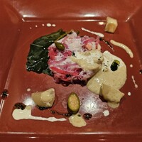 キャラント キャトル - ズワイガニの冷製　菊芋のコンフィ