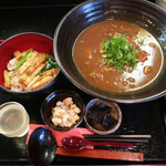 みね八 - 和牛すじ煮込みカレーうどん + きつねミニ丼