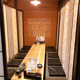 パーテンションを外して最大50名様のご宴会にも対応可能です。
