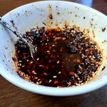 華萬 - 追いラー油はお店の手作り、山椒バッチリです