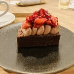 6eme Kobe - ガトーショコラ✨上のベリーが堪らない(///ω///)ﾎﾞｯ✨✨✨