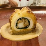 6eme Kobe - 鶏モモと赤海老のパイ包み焼き✨
      エビ味噌を含んだソースが絶品✨️✨️✨️