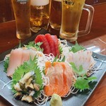 古民家居酒屋 T△KU家 - 料理写真:ビール4種＋刺し盛り5点