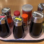 ラーメン縁屋 - テーブルセット