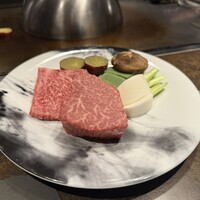 大阪鉄板焼き 神戸牛 TATARA - 黒毛和牛50g ＋ 神戸牛50g  本日入荷の季節の焼き野菜