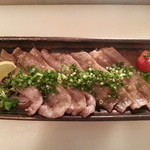 Otokomae Ryourisakana Okazu - 豚バラ肉の昆布締め炙り。