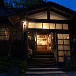 鶴の湯温泉 - 夜の事務所（フロント）。秘湯ビールと、つまみを買っていこうか