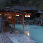 鶴の湯温泉 - 混浴露天は幸運にも無人であった。乳白色の湯を、独り占め