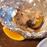 鶴の湯温泉 - 舞茸とえのき茸のホイル焼き。敷かれたさつまいもが、旨味を受け止めます