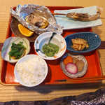 鶴の湯温泉 - 左の山菜は何でしょうか、こごみの胡麻和え、筍の醤油煮、いぶりがっこ