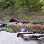 鶴の湯温泉 - 入浴後の一服。左手が事務所（フロント）です