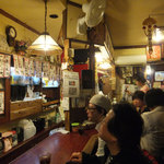 鶴橋まぐろ食堂 - 1階カウンター席