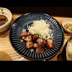 江戸堀 焼豚食堂 - ちなみに、去年年末にて豚汁定食を頂戴した時には、焼豚小皿が提供されていた。