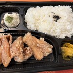福まん家 - 料理写真:コッチがあご出し。若干色づいてます。4つ入ってます