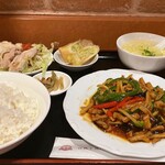 紫微星 - 四川定食のメインは「豚肉の細切四川風炒」