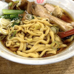 拉麺 アイオイ - ずっしり比重もしっかりしてる感じの麺　ぎゅーな感じ　byまみこまみこ