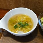 キッチン ブルー グローブ - 白菜スープのアップ