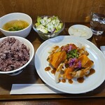 キッチン ブルー グローブ - タカサゴフリットと蒸し野菜　XO醤と白ワインのソース