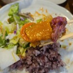 キッチン ブルー グローブ - 人参、南瓜、カリフラワーを添えて