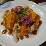 キッチン ブルー グローブ - タカサゴフリットと蒸し野菜のアップ