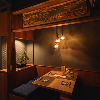 隠し扉の向こうに広がる贅沢な空間は、多彩なシーンに◎