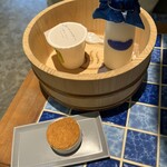 三朝ヨーグルト - まず購入すると、このように風呂桶に入れてくれる。このセンス好きだわ〜！(❁´ω`❁)