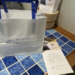 三朝ヨーグルト - お持ち帰りの紙袋も、インテリアと同じ柄が入ってたり、素敵でした。家の近くにこのお店があったらと思うお店ですね。(❁´ω`❁)