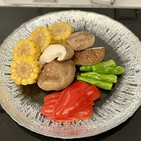 創作料理と宝石鍋しゃぶしゃぶ 宝泉 - 水晶プレート野菜焼きの野菜