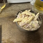 もつ焼き 幸太 - マカロニサラダも、他では中々ないボリュームと美味しさ！