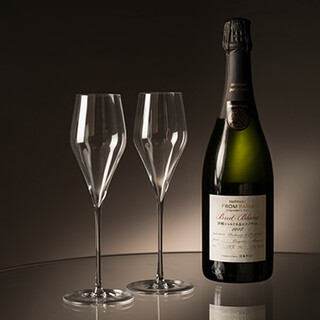 ボトルワイン100種類以上。グラスワイン３０種類以上。