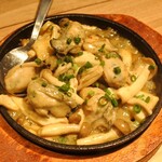 海鮮居酒屋 海王 - 牡蠣とキノコのガーリックバター焼き　¥1,080