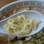 松食堂 - 曽我製麺の中太麺