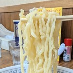 松食堂 - 曽我製麺の中太麺